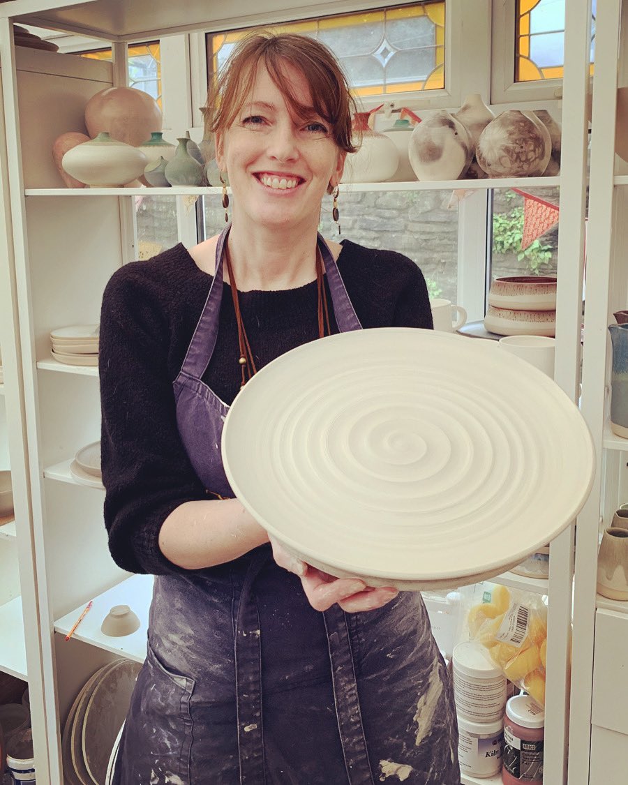 Morning <a href="/earlybiz/">#EarlyBiz</a> and Twitter followers. I’ve been quiet on here as I try to juggle family, renovating and general wellness. I was back in the pottery last week though, here’s a large platter I made. Sending love!
#ceramics #PotteryThrowdown #madeinwales