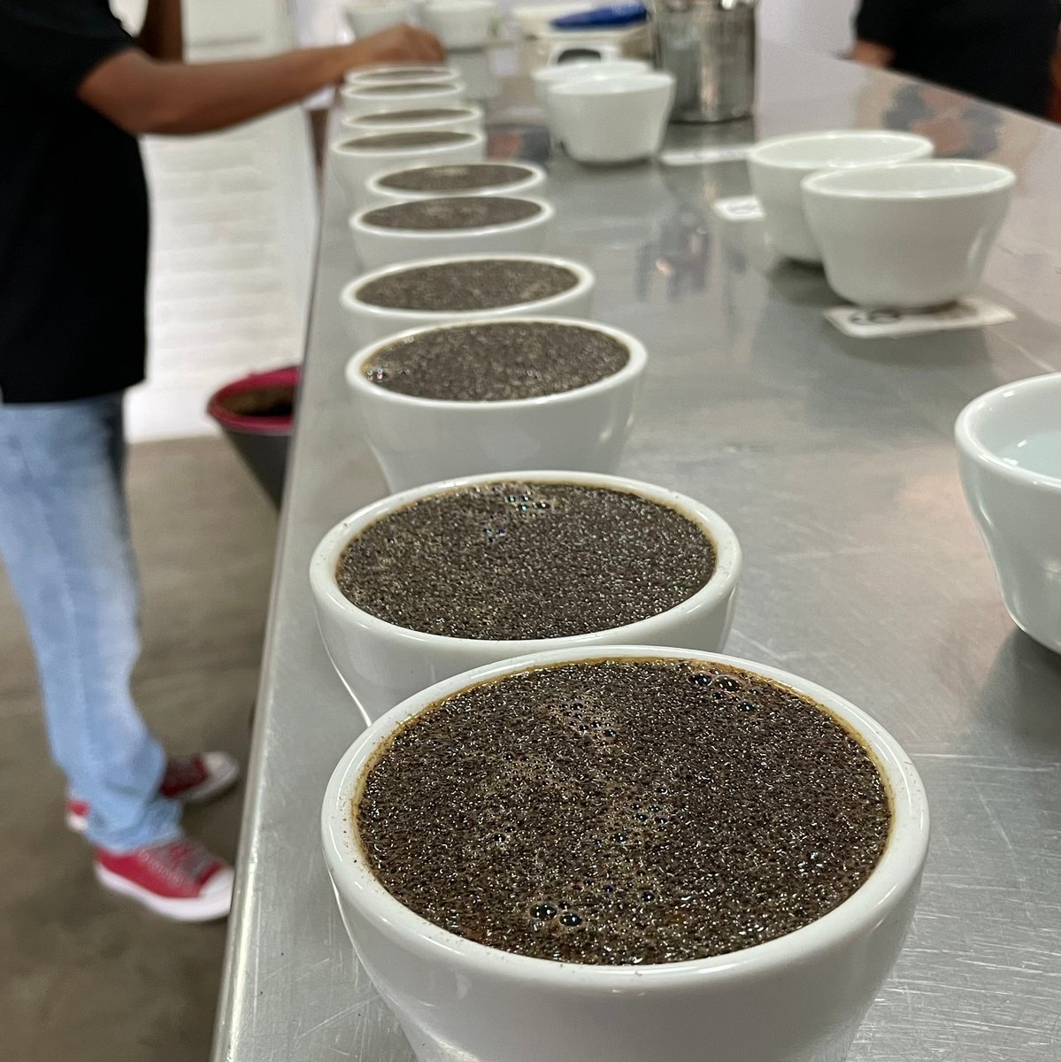 PlantingCostaRi's tweet photo. CUPPING TIME! - Harvest is now almost through and some of the most delicious coffee are ready to be cupped! Grab a spoon and join us in our upcoming #ORIGINTOUR!🇨🇷☕🥄 https://t.co/SI5R7XRkQ1