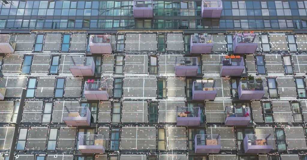 Government replaces consolidated advice note (CAN) with BSI's fire safety guide form. The new form covers the fire risk appraisal of external wall systems on tower blocks. #gov #firesafety buff.ly/3FsLfxm