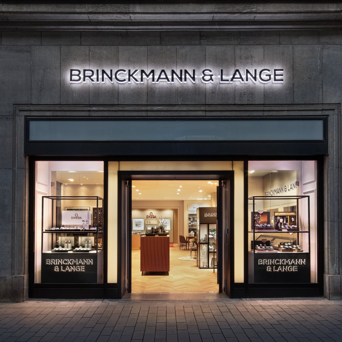 Unser Objekt des Monats: Die Flagship-Boutique des traditionellen Schmuckhauses BRINCKMANN &amp; LANGE:
project-floors.com/meldung/schmuc… 

#designboden #schmuckstück #retail #wert #qualität #fischgrät #bodengutgemacht