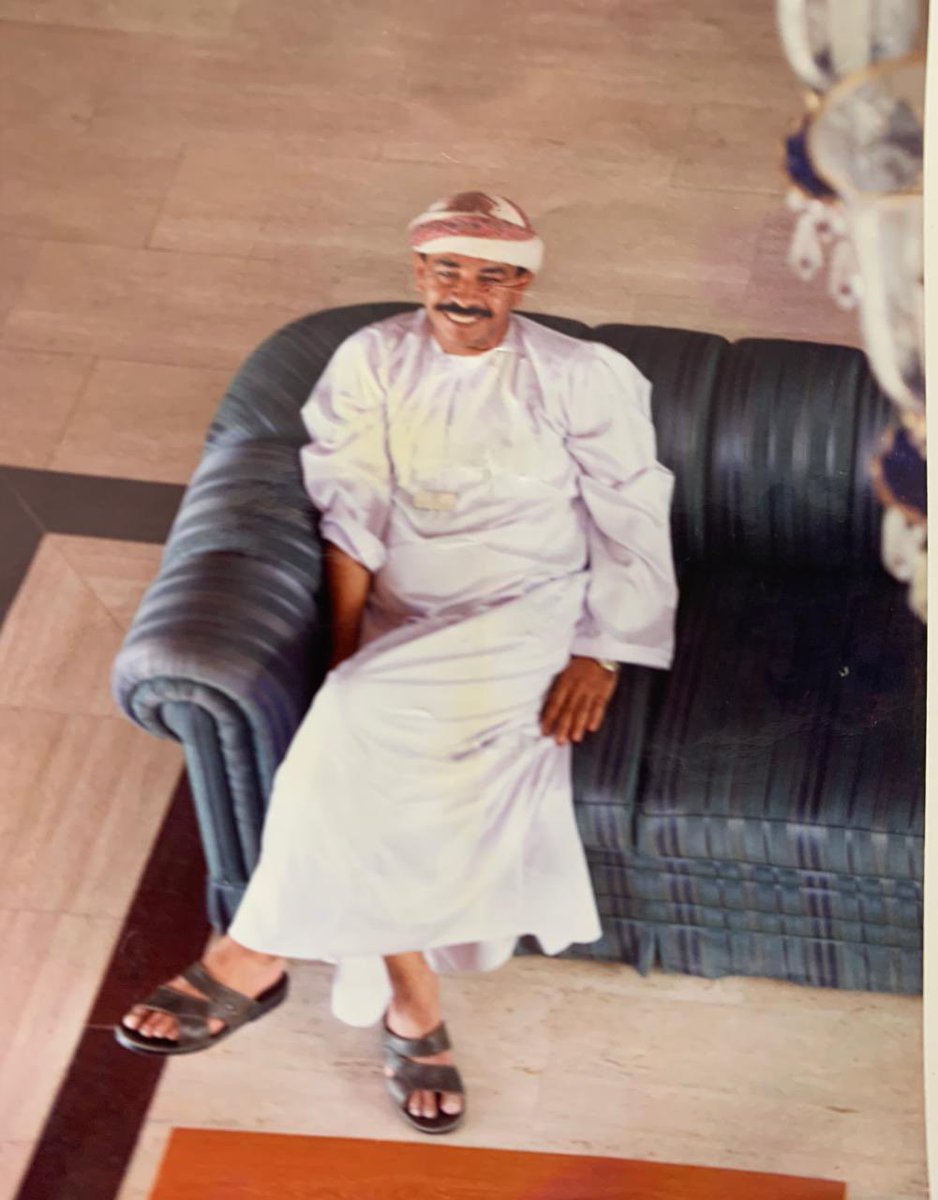 أبي الحبيب في ذمةِ الله، الرجلُ الصابر المحتسب، رغم مرارة تجربة الأمراض التي مرت به "ولكنها لم تهزِمَه انما هزمها ومضى"، وفي تمام صحته رحل بغتة في يومٍ كان يبتسمُ فيه كثيرًا، رحمه الله عاش هادئ الروح، ورحل بهدوء ..

لا حول ولا قوة الا بالله، رحمك الله يا أبوي.