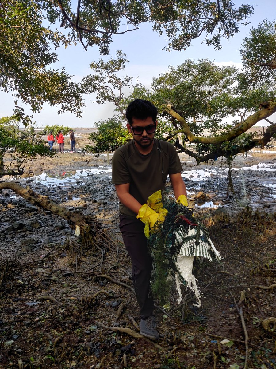 SanketJalgaonk3's tweet photo. Thank you Team...!!
The drive and dedication with which you all have worked towards the goal to Clean our Environment . Your commitment to save our Environment brings the best result. Thank you team..!! (4/4)
Thank you @mybmcWardHW for helping us..!!
#TeamCleanSweeps https://t.co/Rh5cWyBZgb