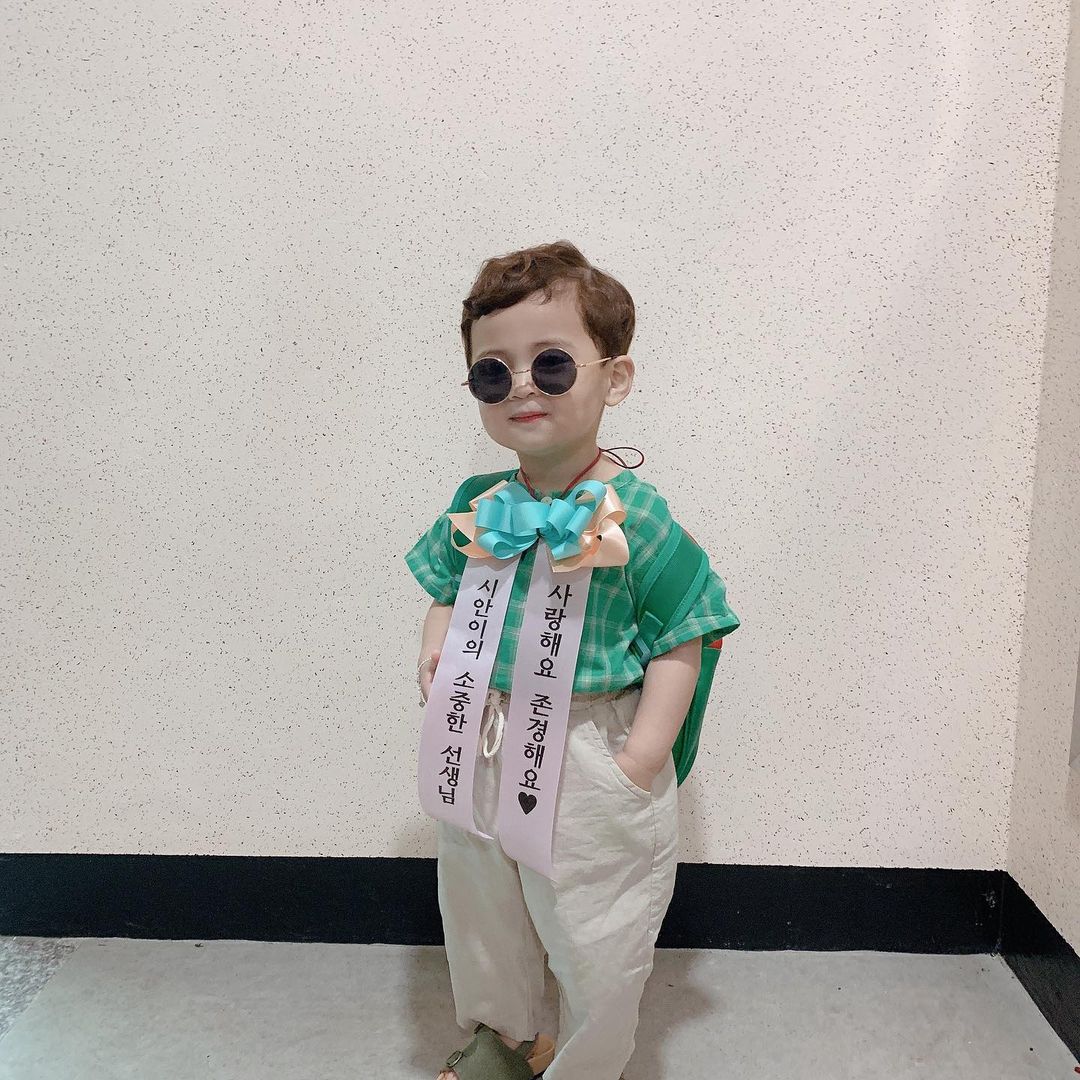 sxrendipitys's tweet photo. Abis ngerayain kedatengan Noah di rumah, bocahnya malah banyak gaya mana manggil gue ahjussi terus lagi wkwkwk

Tapi gemes banget, i love you Noah ♥️ https://t.co/9wqgpp05BI