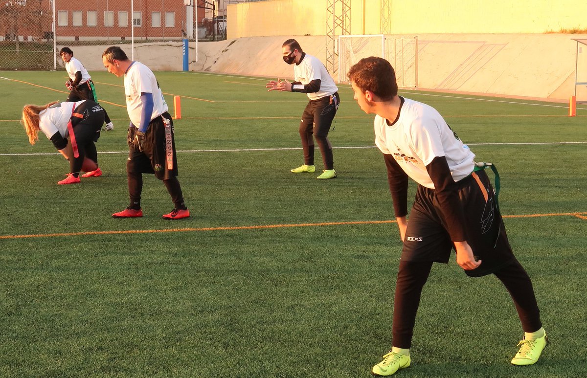 Vva_BlackStorks's tweet photo. 📊 #Alonso7 tuvo 2 TDs y 1 extra, #Baru99 otro par, #Ana44 recibió el 5º pase de TD de #VCalle47 y un extra en su debut fue para #JaviRomero50.
En #Saiyans🉐, el TD fue de #Alfonso30 a pase de #David88.
📹 Se retransmitió en #Twitch📺 y lo podéis ver también por #YouTube🔴. https://t.co/4dql4DzfrQ