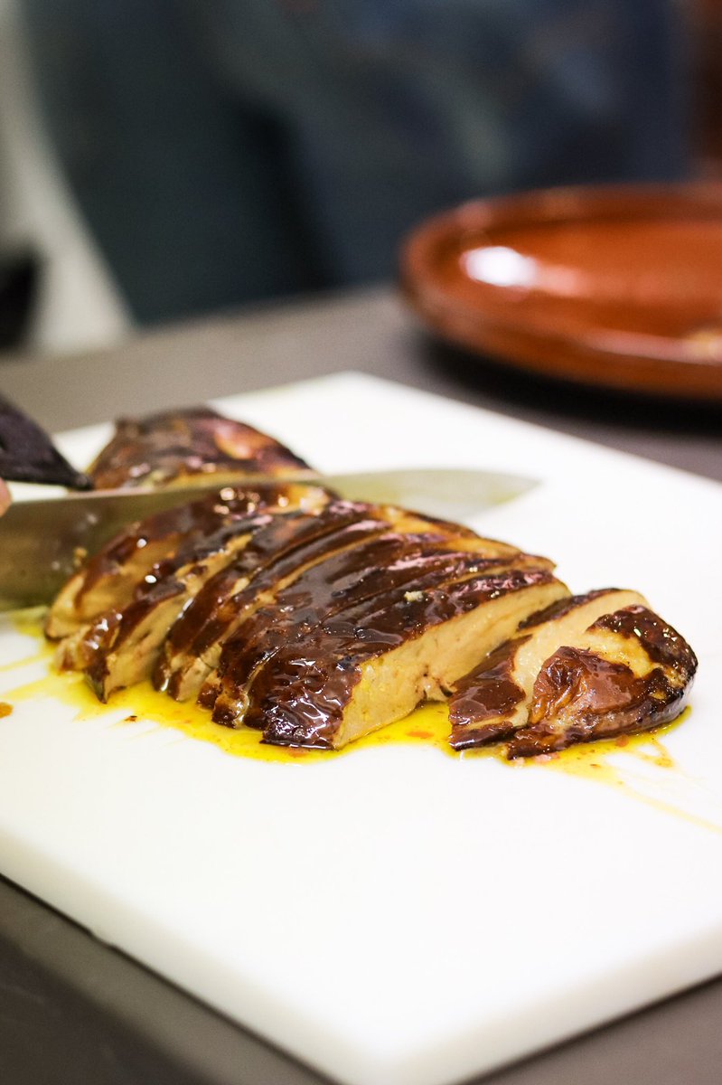 La millor recepta és la passió...
Foie gras Collverd Extra amb segell <a href="/ExcellentGirona/">Girona Excel·lent</a>, en dues coccions (baixa temperatura i acabat a la brasa).