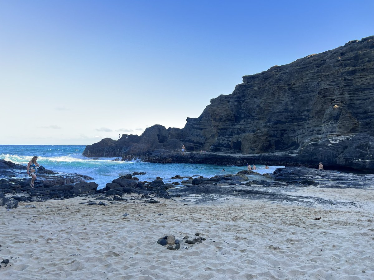 ericthomaschu's tweet photo. Right next to the Halona Blowhole is the #Halona Beach Cove. #DYK this was the site of the love scene between Deborah Kerr &amp; Burt Lancaster in the 1953 film #FromHereToEternity? The blowhole was used for a scene in #JurassicWorld : Fallen Kingdom. And then there’s this pole 🤷🏻‍♂️ https://t.co/33VLq6zkaT