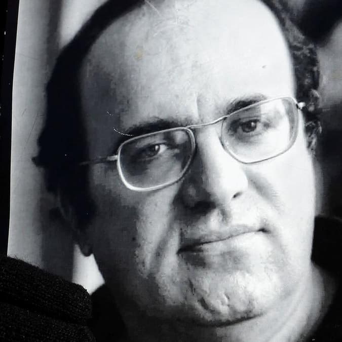 #UgurMumcu Ben insan hakları savunucuyum.Ben terörün karşısındayım.Ben yobazların, hırsızların,vurguncuların,çıkarcıların düşmanıyım.Dün sabaha değin,araştırarak yazdığım hiçbir konuyu yalanlayamadınız.Öyleyse vurun,parçalayın,her parçamdan benim gibiler beni aşacaklar doğacaktır