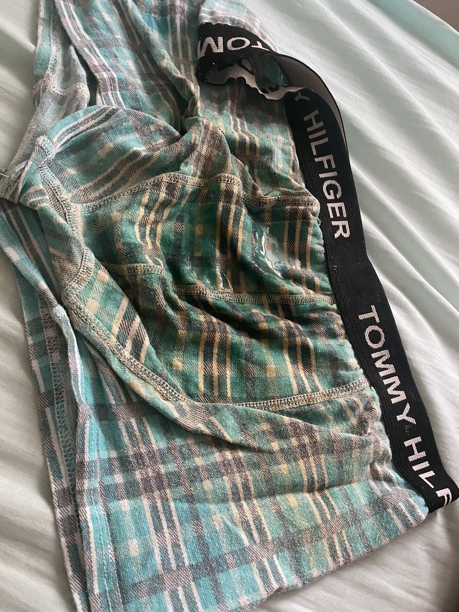 Zu Wochenbeginn gleich mal die voll gewichste ordentlich nachgefüllt 😋🤤 #cum#shorts#fetisch#absolut geil .💦💦💦
