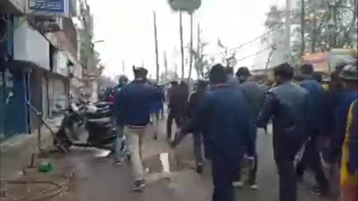 chandan88096285's tweet photo. #RRBNTPC_1student_1result
#RRBNTPC_Scam 
Link of physical protest https://t.co/Bm6hWQeglk 
Sb log link share krte rahiye 
Apne rights ke liye lariye bahri sarkar ko sunna parega https://t.co/HruTSfrPTi