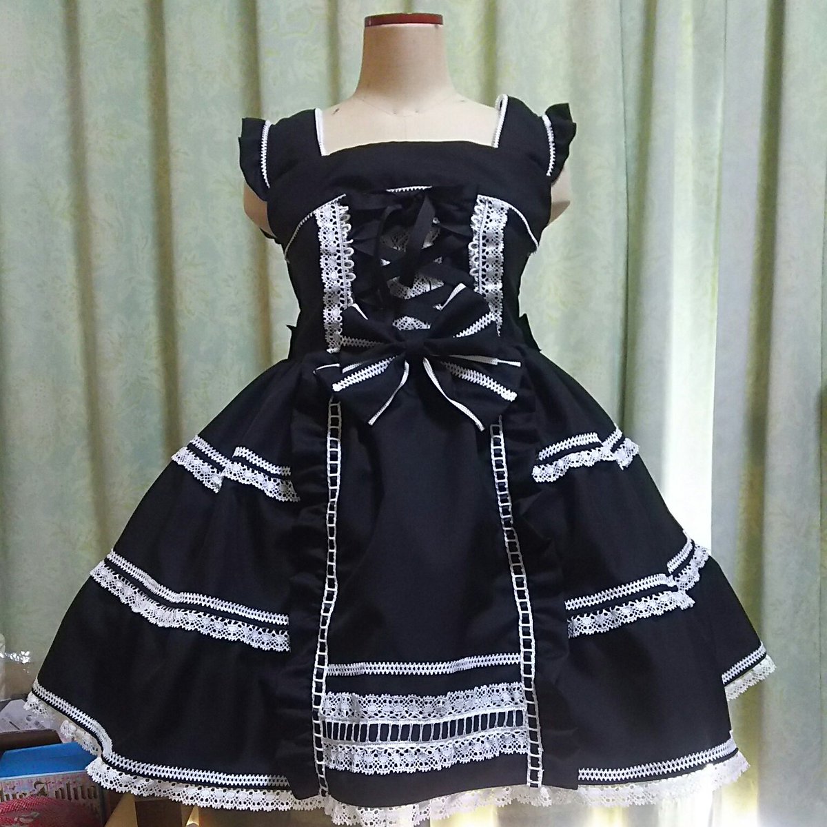vijogunU's tweet photo. #作品を見てくださいあわよくばフォローしてください祭
個人垢なのでなんでも呟きますが…
作品オンリー垢(@doroyume) も一応あります

#手作りロリィタ #ハンドメイドロリィタ https://t.co/MHIbaX0vtX