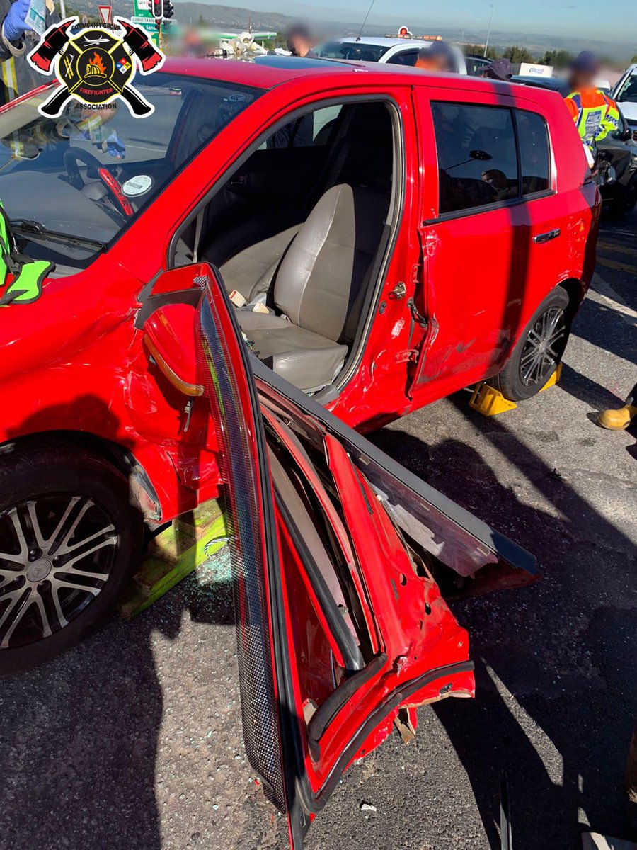 _ArriveAlive's tweet photo. CGFA responded to a collision involving five vehicles https://t.co/sMK2EoqPp2
#ArriveAlive #CGFA https://t.co/SwVrNUXk7w