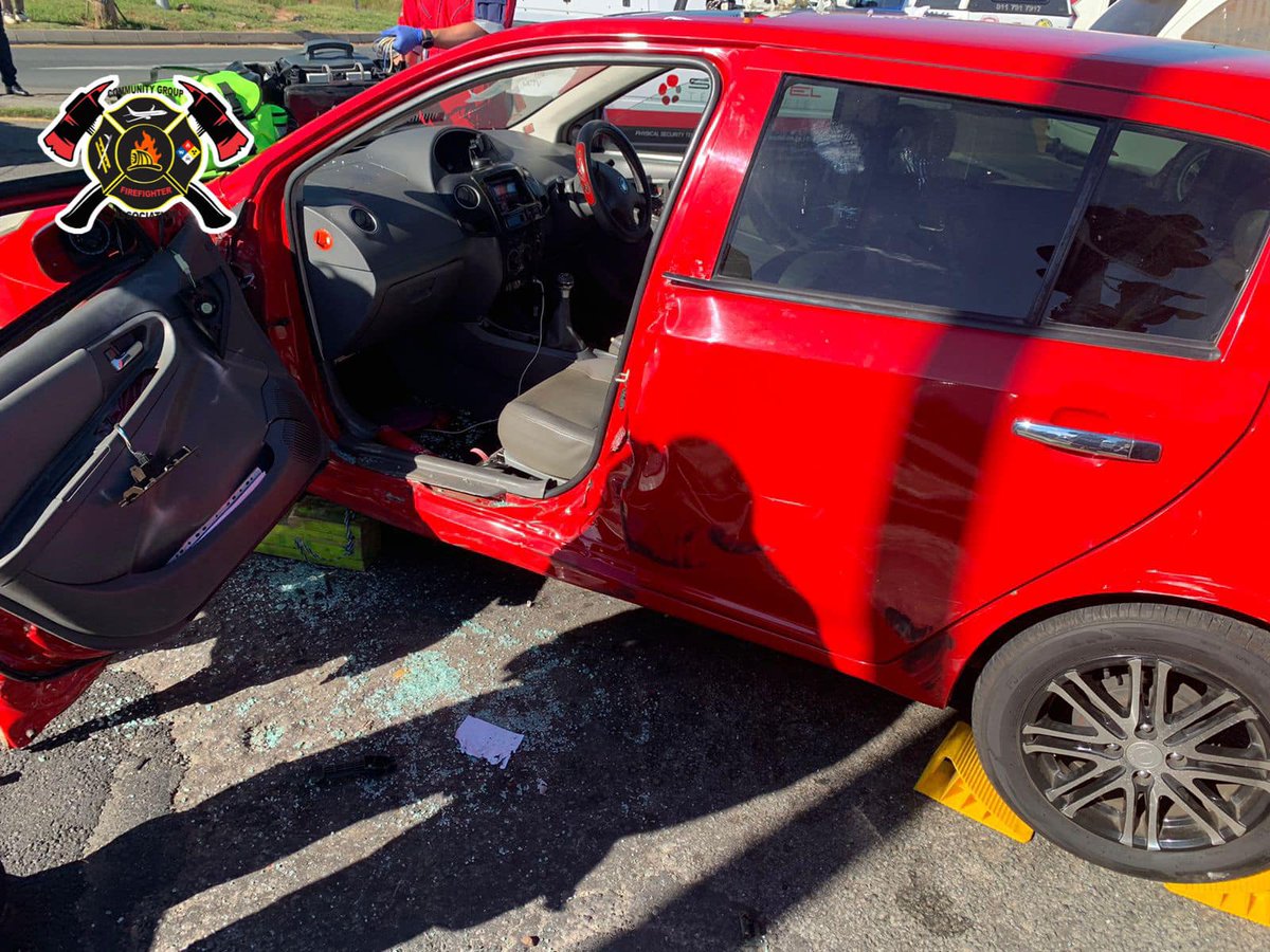 _ArriveAlive's tweet photo. CGFA responded to a collision involving five vehicles https://t.co/sMK2EoqPp2
#ArriveAlive #CGFA https://t.co/SwVrNUXk7w