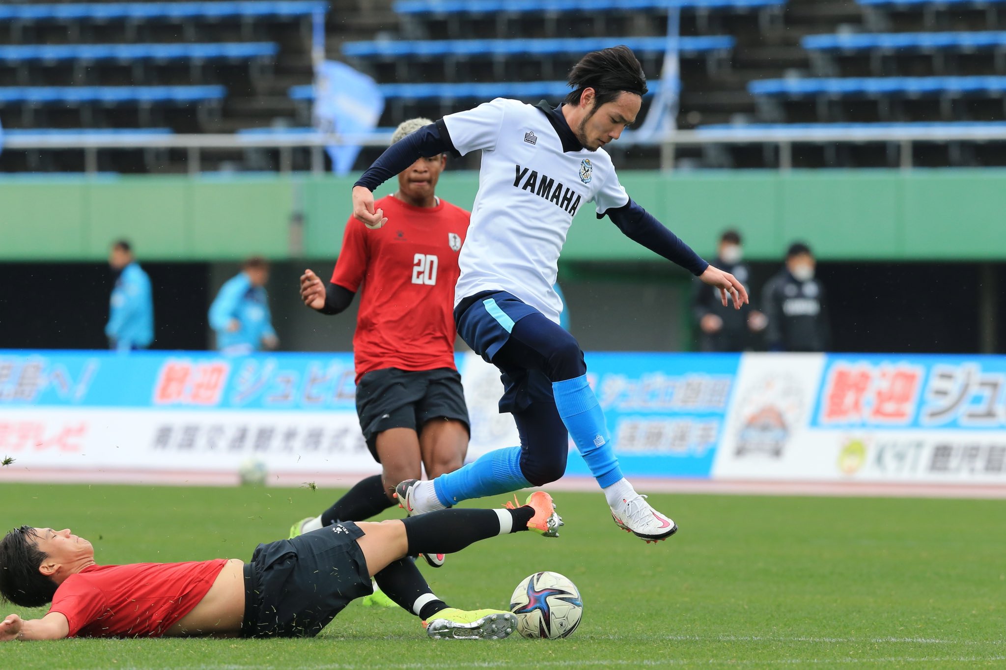 プーマ サッカー ジュビロ磐田支給品移動着上下セット - ウェア プーマ サッカー ジュビロ磐田支給品移動着上下セット - ウェア