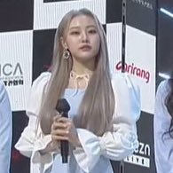 nyangksy's tweet photo. SHEON NEW HAIR https://t.co/DF7SEkZLzI