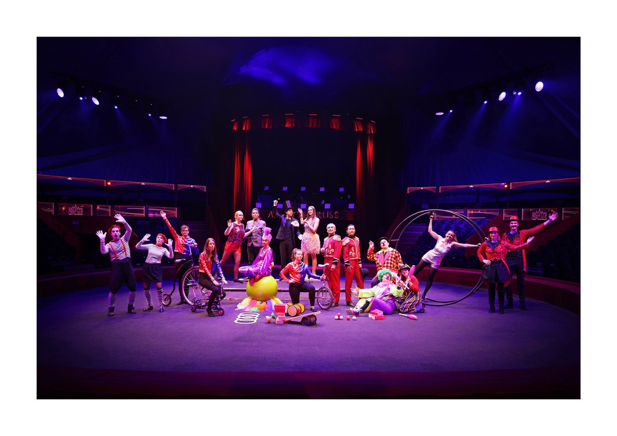 solucial's tweet photo. Toute l'équipe SOLUCIAL vous présente tous ses vœux et de vivre des moments magiques en 2022 ! https://t.co/EomENK9kxF