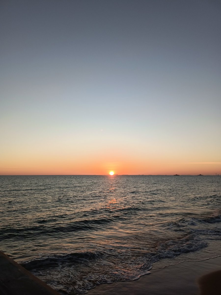 Pic.5 ท้องฟ้ากับทะเล
The colorful sky pictures

คำพูดที่ว่า ทะเลคือที่เยียวยาจิตใจมันคือเรื่องจริงสำหรับเรา