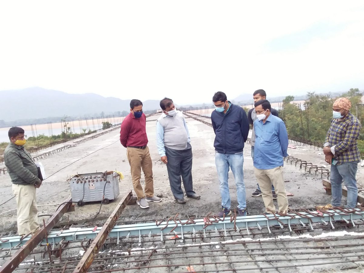 Chief Construction Engineer, Phulbani, inspected the Mahanadi Bridge Project on Athamalik-Dhalpur Road in Boudh district. He reviewed the manpower &amp; materials available at the site for completion of balance work. The project is being expedited for completion by April 2022.