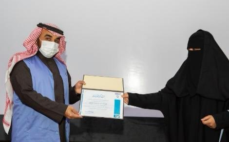 tvtc_f_buraydh's tweet photo. تشرفت #عميدة الكلية أ/منى التويجري باستلام شهادة شكر وتقدير من معالي المحافظ على تأسيس معمل #فاب_لاب_القصيم بالكلية والجهود المبذولة في تجهيزه
#التدريب_التقني #تقني_آمن https://t.co/rOHLl4UIsU