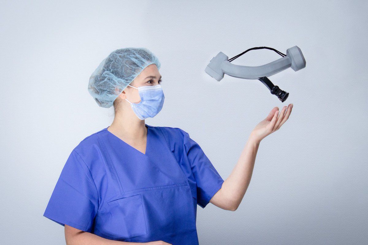 Startup Crescent Med <a href="/CrscntMed/">Crescent Med</a> biedt een streamingplatform om mee te kijken met een chirurg alsof je zélf de operatie uitvoert. Met de Crescent Vision Live hoofdcamera deel je de operatiekamer met specialisten uit de hele wereld. Meer Techtalk uit #Delft? delfttechnologypartners.nl/techtalks/tech…