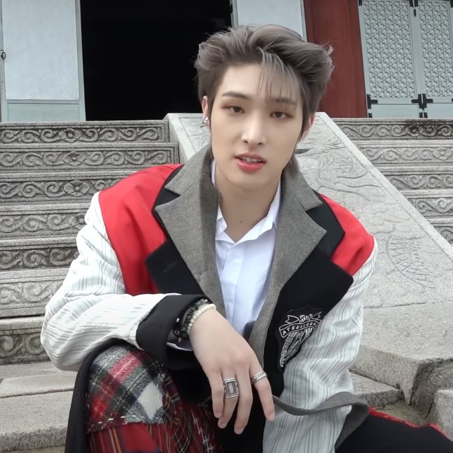 heartcoIored's tweet image. I HAVE HUGE CRUSH ON HIM