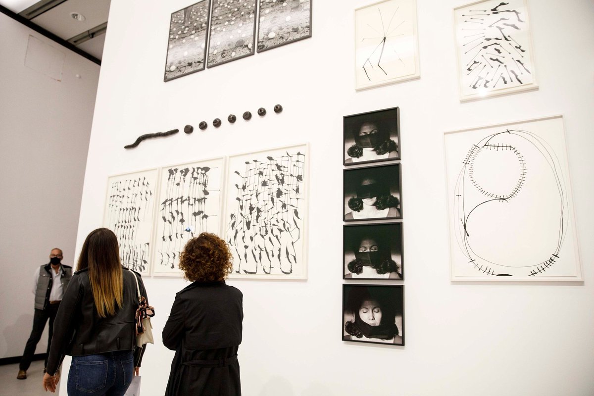 Museo_MAXXI's tweet photo. Tra carica rivoluzionaria, forza e monumentalità, scopri i Maestri e Maestre italiani di #senzamargine, prorogata fino al #27marzo! E, mentre la attraversi, ascolta la #moodguide della mostra, una playlist per accompagnare il viaggio tra opere e stanze 👉 https://t.co/v3zMqIWDIl https://t.co/TBUk1FIyPp