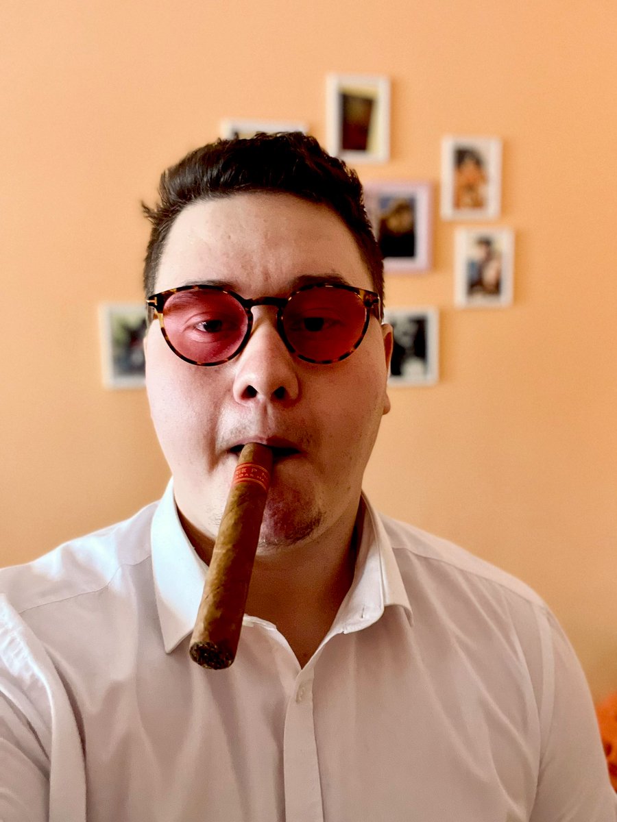 elkej66's tweet photo. Today is the day. Officialy Bachelor in marketing communications ✌️👨🏽‍🎓 #bachelordegree #vspp #milestone https://t.co/gtXa0dTO5u
