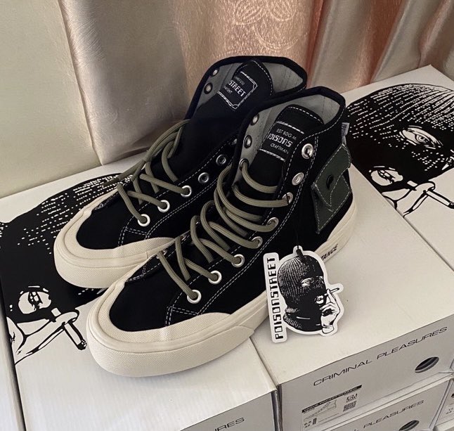 reviewhaul's tweet photo. Rekomendasi sepatu &amp; sandal di shopee 

✨ rating 4.8 ++ &amp; best price ✨

a thread ✨ https://t.co/o5uUQISCsT