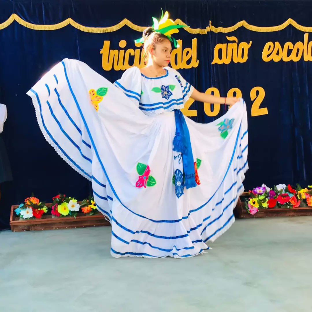 js_jeysson24's tweet photo. #ACLASESCONTANTAESPERANZA | Inicia ciclo escolar 2022 en el departamento de #Granada con buena participación de la población estudiantil.

#BuenCicloEscolar2022 #SomosPuebloPresidente https://t.co/4uS7KO4adi
