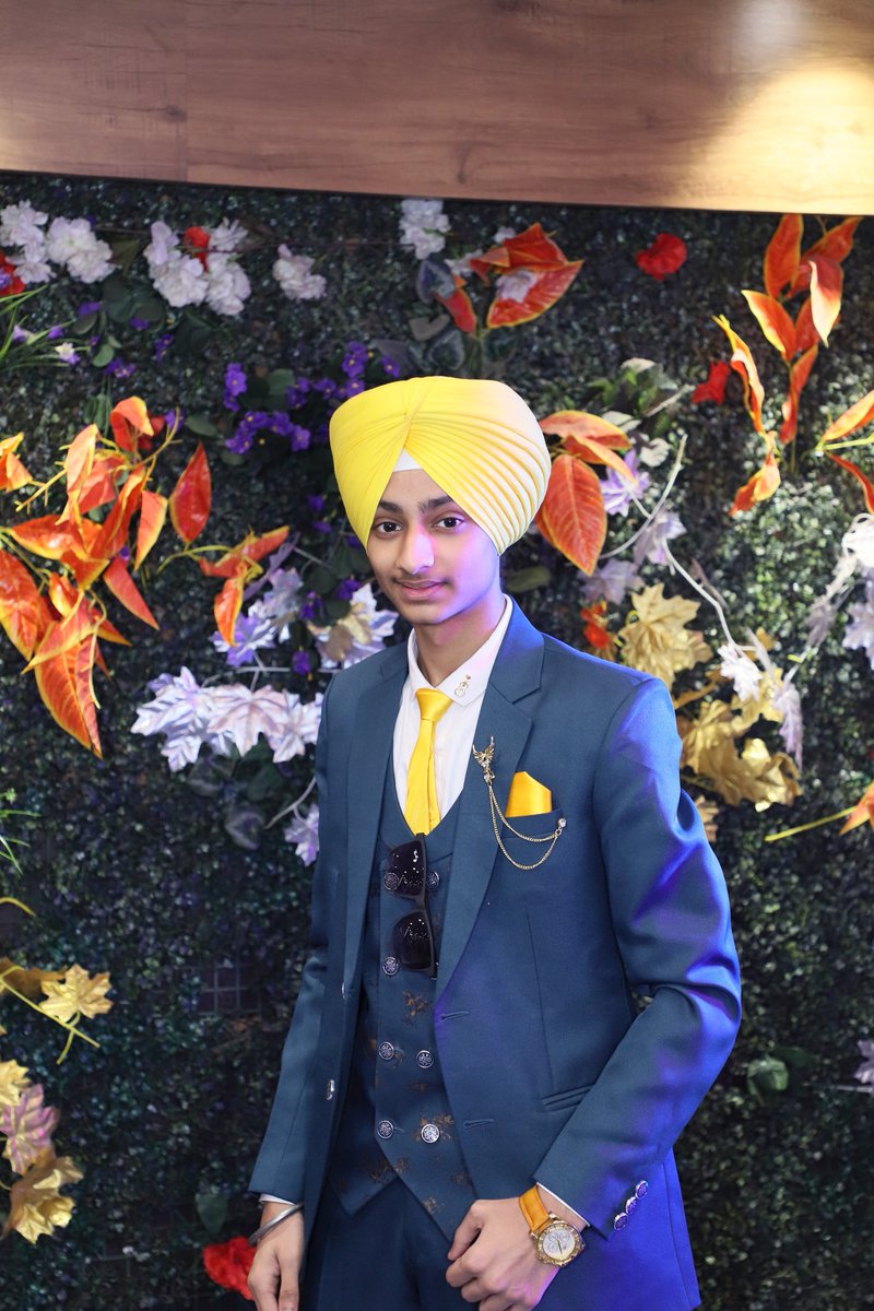 Sarv_Slatch's tweet photo. Royalty don't depends on money... 💵 !!
Be a king by heart and rule this world 👑
#Sarv_slatch #slatch https://t.co/cVhsf3TwPE