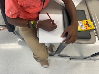 SafeAtHomeFound's tweet image. #MPMondays our students at Riverview East creating art to raise awareness about #endingthecycle of #DV