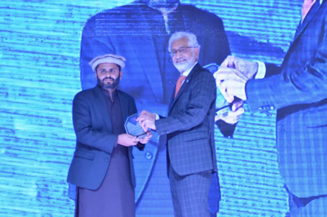 Received 'Young Hero Of Medical Community Award' from Vice Chancellor UHS Prof Javed Akram, Thanks to SEE Lahore Management & Jamiat❤🥰