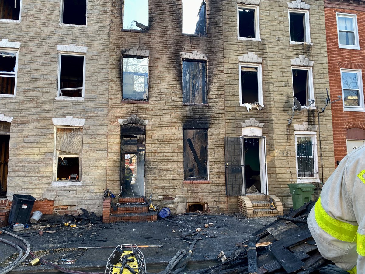 BaltimoreFire's tweet image. 2-Alarm update. At this time 3 Firefighters have been transported to the hospital in serious condition. We are still trying to rescue 1 Firefighter trapped inside. Next Media Update will be at Shock Trauma.