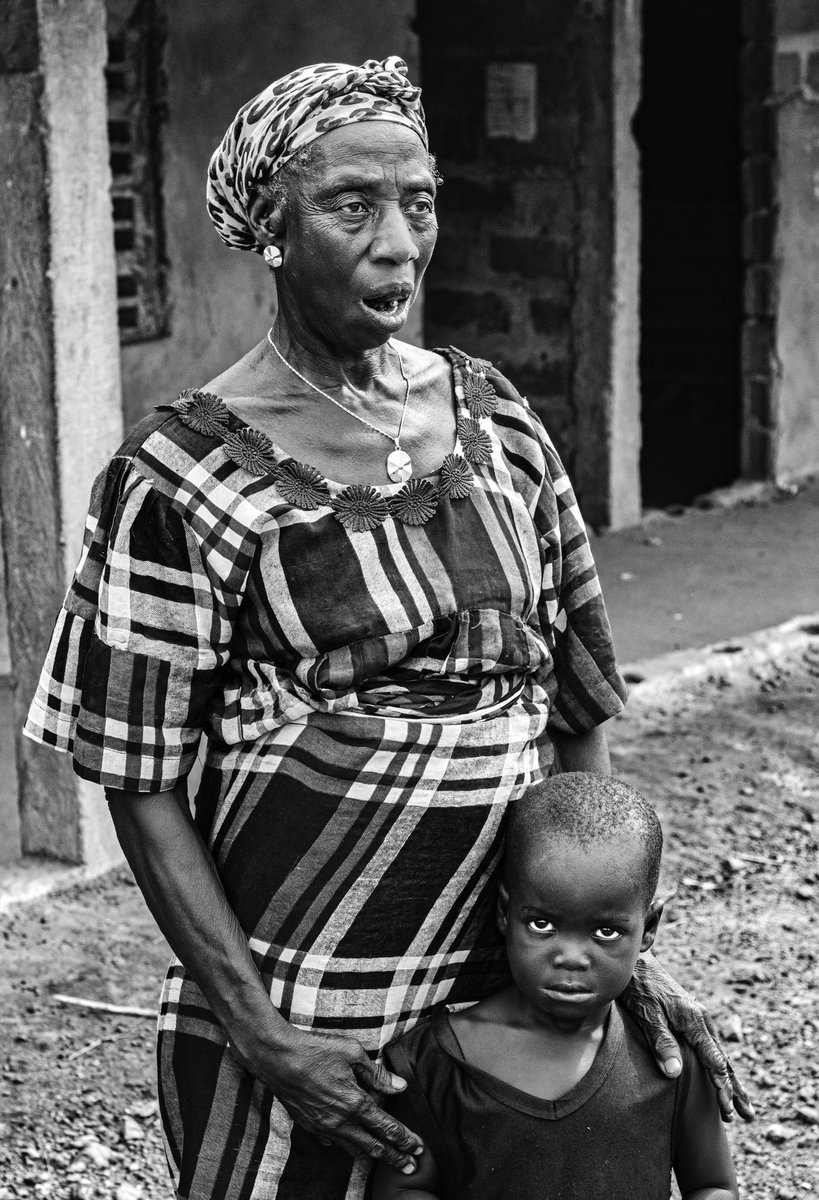 diese großmutter bat um hilfe, für ihren enkel der beide eltern verloren hat...
...die mutter verstarb kurz nach geburt und der vater verschwand nach der vergewaltigung spurlos...
..nun ist der junge mann in der schule und bekommt die chance auf ein anderes selbstbestimmtes leben