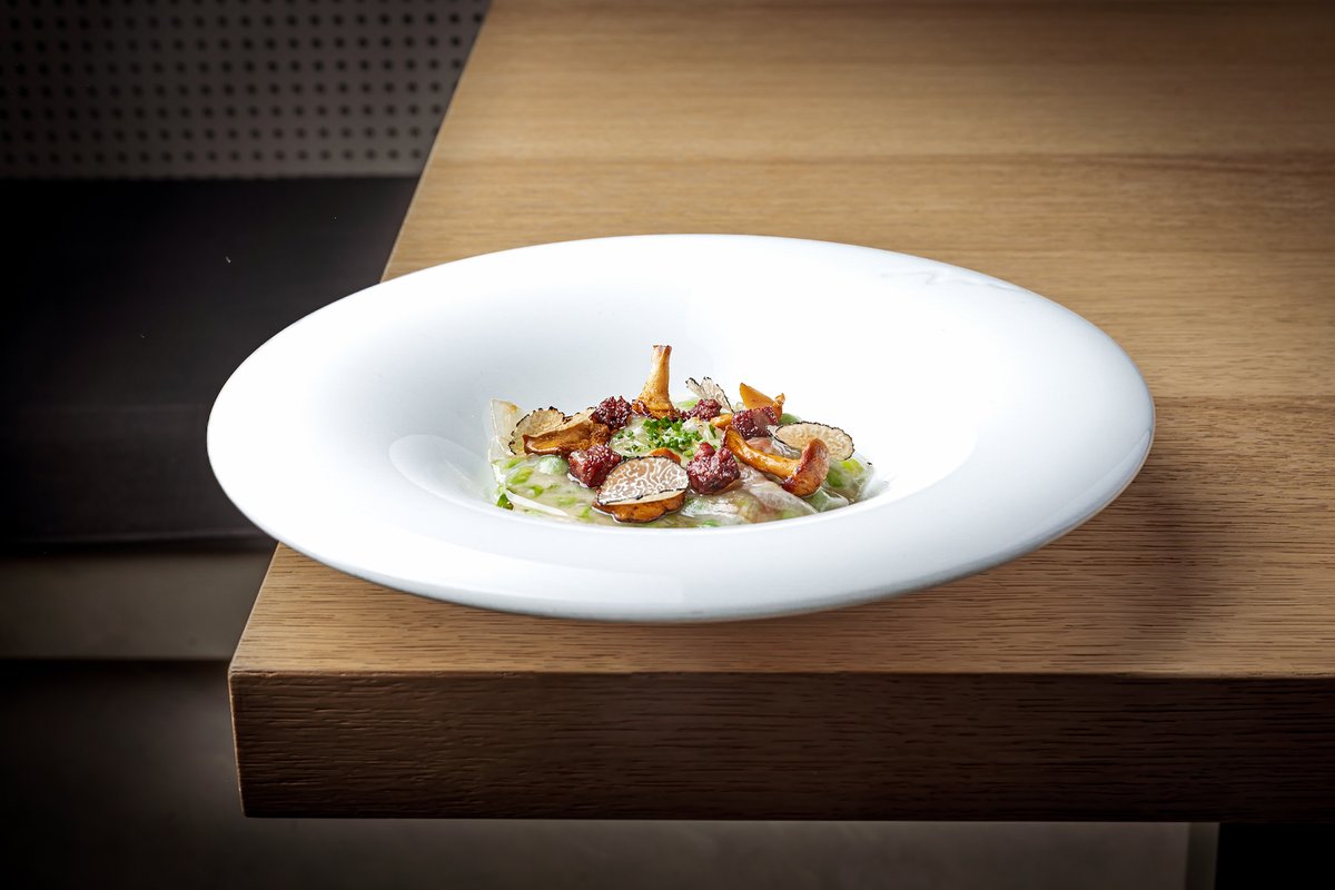 Vaya vuelta más chula le está dando <a href="/TeoRodriguez20/">Teo Rodriguez</a> al menú degustación de <a href="/trasto_gastro/">trasto</a>. Un viaje por la Castilla del recuerdo y el sabor que bien merece una visita 🐓🥦

➡️ bit.ly/dropboxtrasto

#feelandtaste