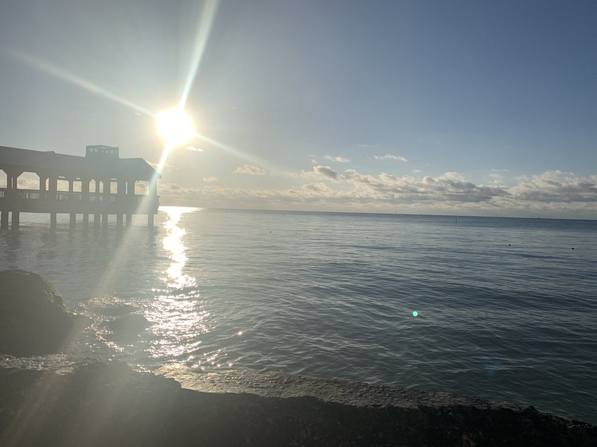 makomichael's tweet photo. Final #RunKeyWest and going to Sea what I can see. Get it. Cuz it’s the Sea!?! God that kills #DadJoke
#KeyWest #SeeOnMyRun https://t.co/LtGMIi3qMw