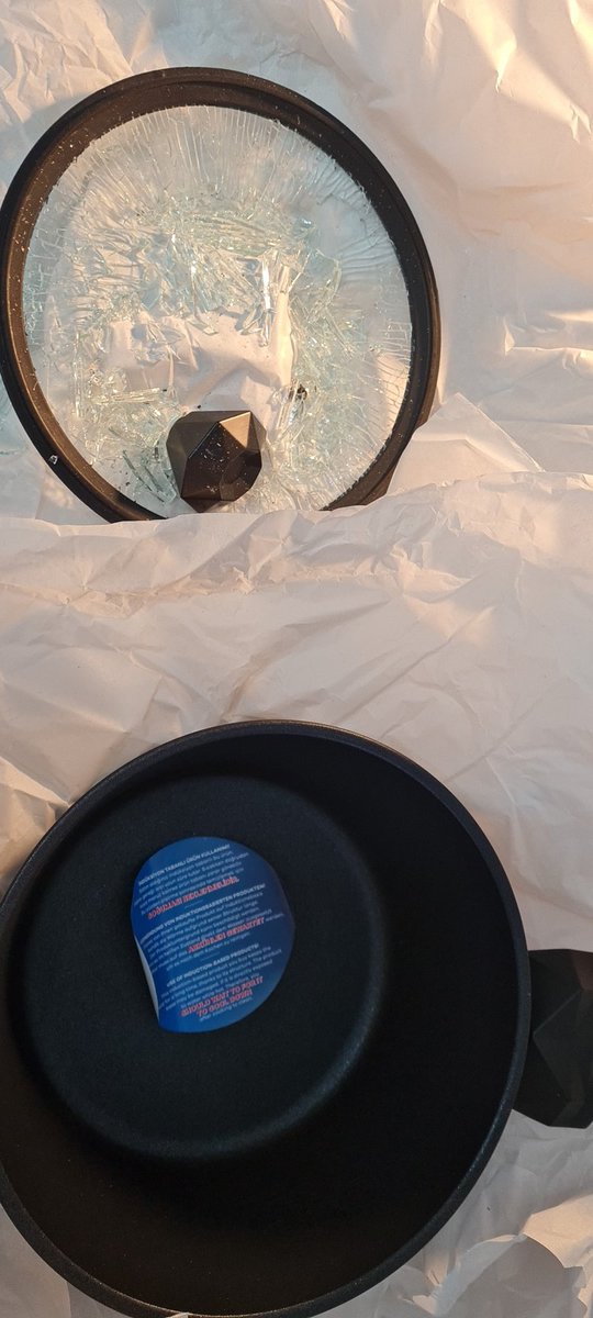 handeciger1's tweet photo. Çok severek kullandığım @karacaonline @KaracaHome
10/01 tarihinde yeni aldığım biodiamond tencere kapağı mağazadan dekontu halinde verildi ki ben siz monte edin dediğim halde şimdi kullanmak için açtım kulp takmak için yerleştirdim daha vidayı takıyordum ki elimde tuz buz oldu https://t.co/8Mcx9njpwJ