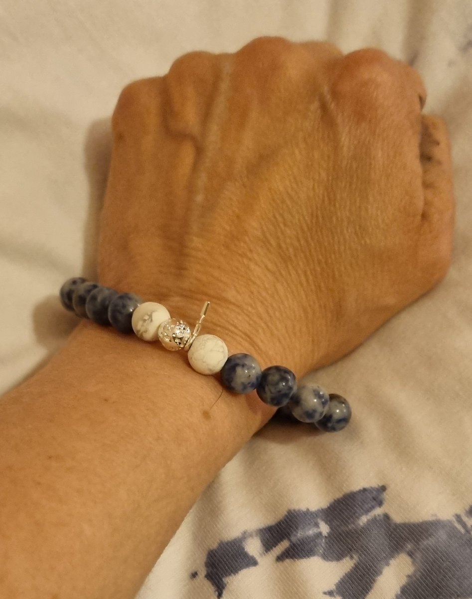 LouiseMCrowley's tweet photo. HANDMADE BY ME β€οΈ
#SODALITE BRACELET WITH WHITE #HOWLITE AND SILVER #LAVABEAD WITH A MATCHING LONG SLEEVED #TYEDYED T SHIRT. β€οΈ
Sodalite brings emotional balance and calms panic attacks. It enhances self-esteem, self-acceptance and self-trust.
MORE DESIGNS COMING SOON π https://t.co/hZul7BtyIu