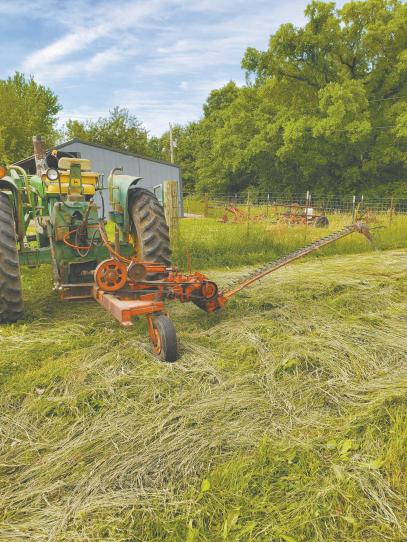 FarmShow's tweet photo. He found an old Allis Chalmers 2-pt. mounted, 7-ft. sicklebar mower laying in a neighborβs field, he bought it for $300 and restored it. #allischalmers #sicklebar #restored #field https://t.co/BE9Hx8WKCt https://t.co/jPsVCRkft9