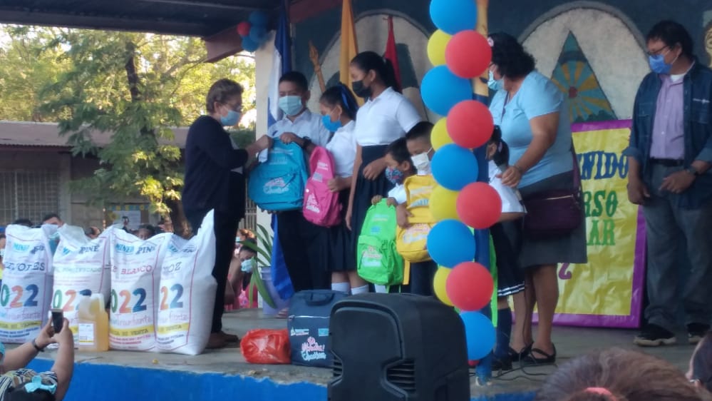 Hoy inicia en Nicaragua 🇳🇮 el nuevo ciclo escolar  .... Nuestros niños con educación gratuita y de calidad salen adelante

#UnidosEnVictorias
#ACLASESCONTANTAESPERANZA