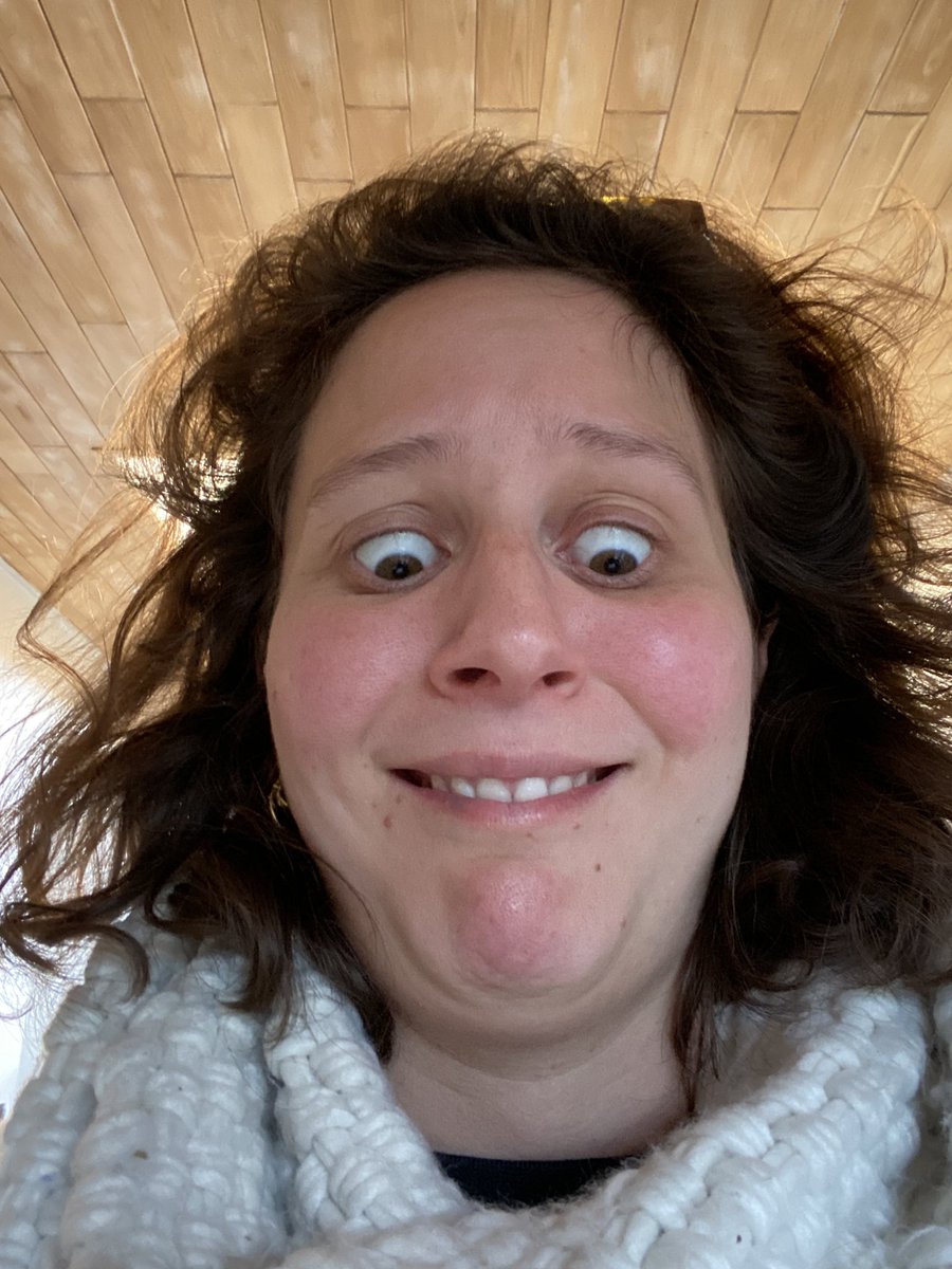 Wanneer mensen vragen waarom mijn nieuwe job niet op televisie, maar weer bij de radio is 👇🏻👇🏻👇🏻