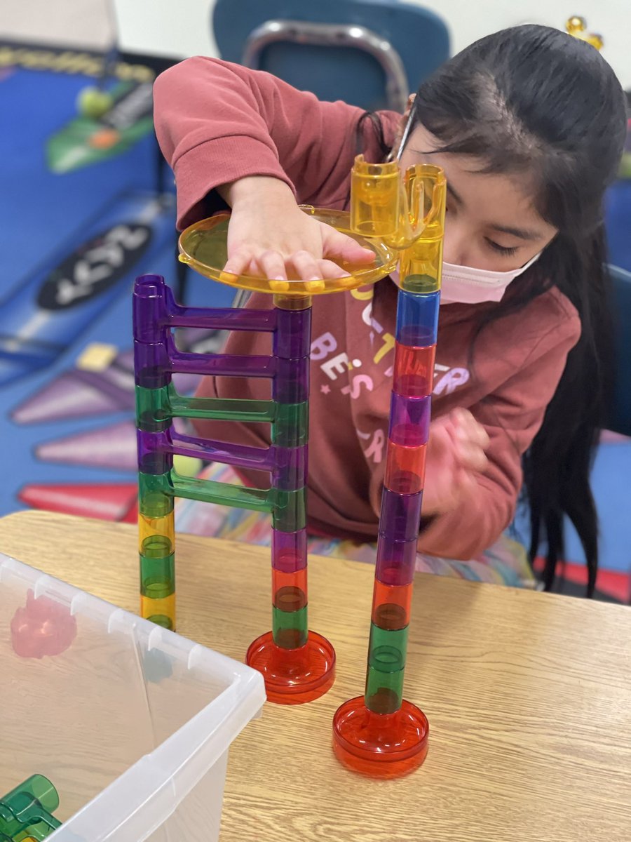 jaxprimaryart's tweet image. 1st grade STEAM marble rollercoasters @BataviaCSD #problemsolving #engineeringanddesign