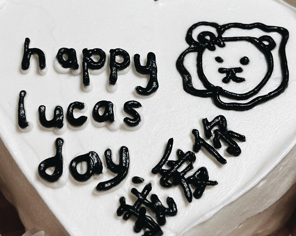 XUXIFLIX's tweet photo. drop the tags for our birthday boy! 🎂

HAPPY BIRTHDAY LUCAS
#HappyLucasDay 
#우리의_햇살_루카스_생일축하해 
#OurBrightestLightLucas https://t.co/2t901I2qil