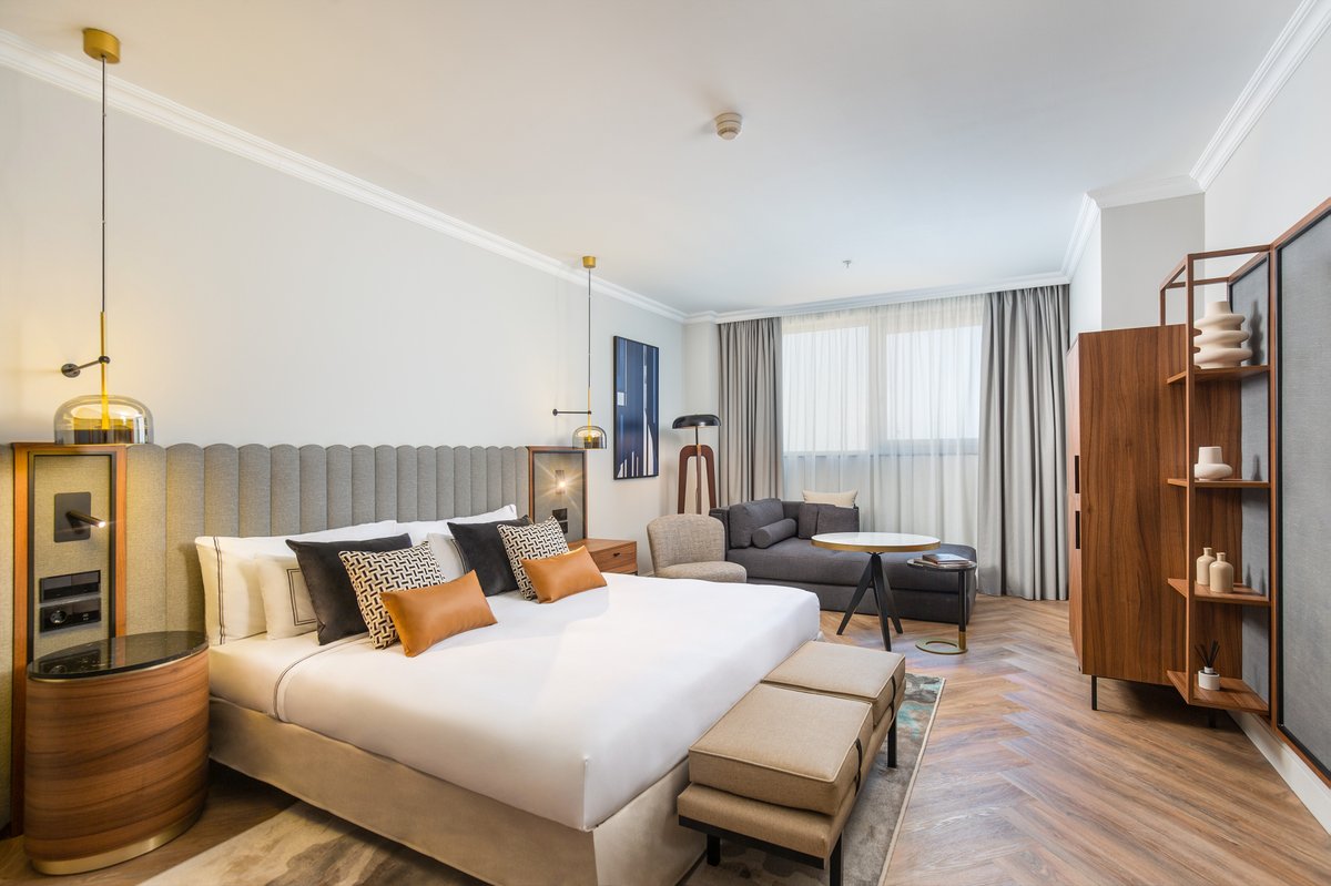 Reabre el renovado Hotel Meliá Valencia, el más emblemático de la ciudad.👏👏

#Melia #MeliaHotelsInternational
ow.ly/UKKv50HBoem