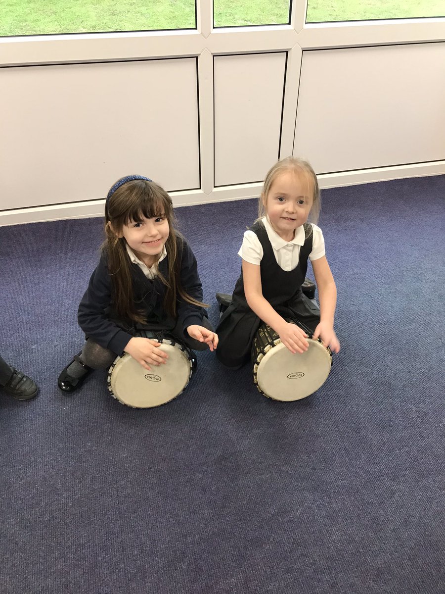BranstonInfant1's tweet photo. Amazing African drumming session this afternoon in Little Owls as they begin to explore the story #HandasSuprise. They loved exploring this new instrument #djembedrums πͺ#EYFS #NewExperiences #balancedcurriculum https://t.co/uXLeM224Wn