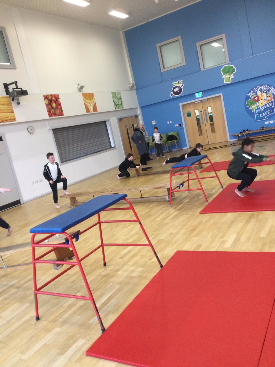 PERiverView1's tweet image. LR have been producing some amazing work in Gymnastics this afternoon performing jumps and different types of rolls. Well done you super stars ✨ #gymnastics #rolling #jumping 🤸