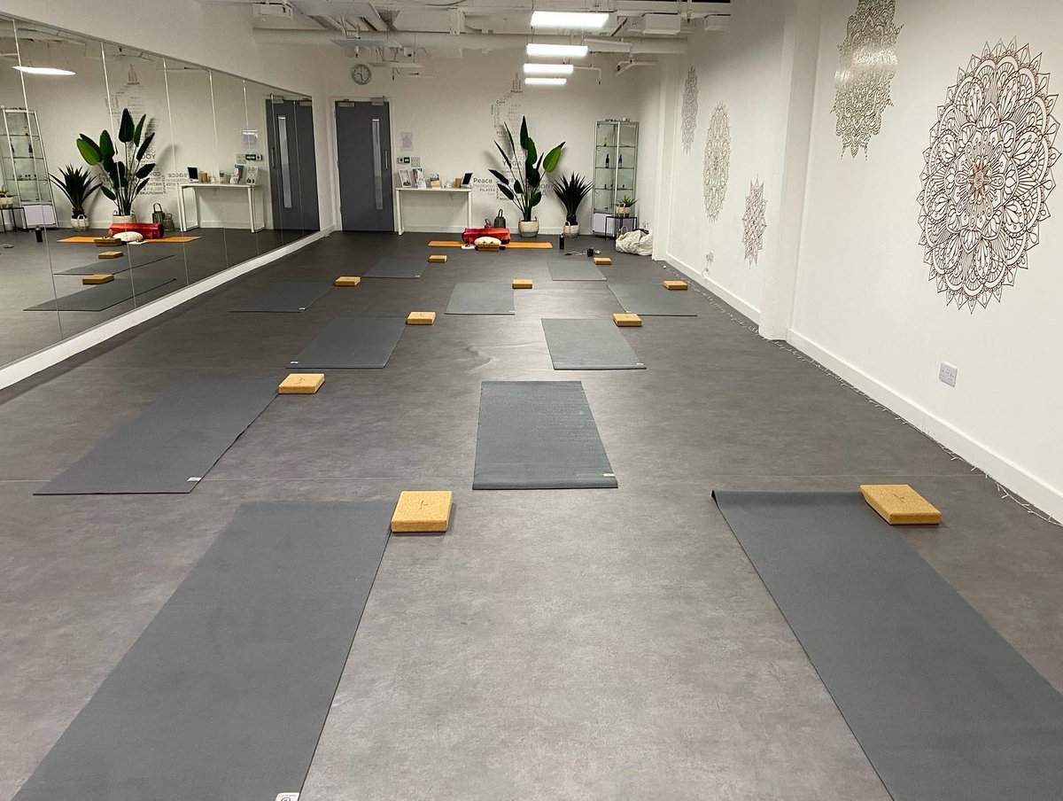 WellnessVerve's tweet photo. We absolutely love to see what our practitioners get up to during their bespoke workshops @WellnessVerve 

Thank you for sharing @juliakyoga 

#yogaworkshop #bedford #wellnessstudio #studioforhire #yoga https://t.co/DflNSk7qQq