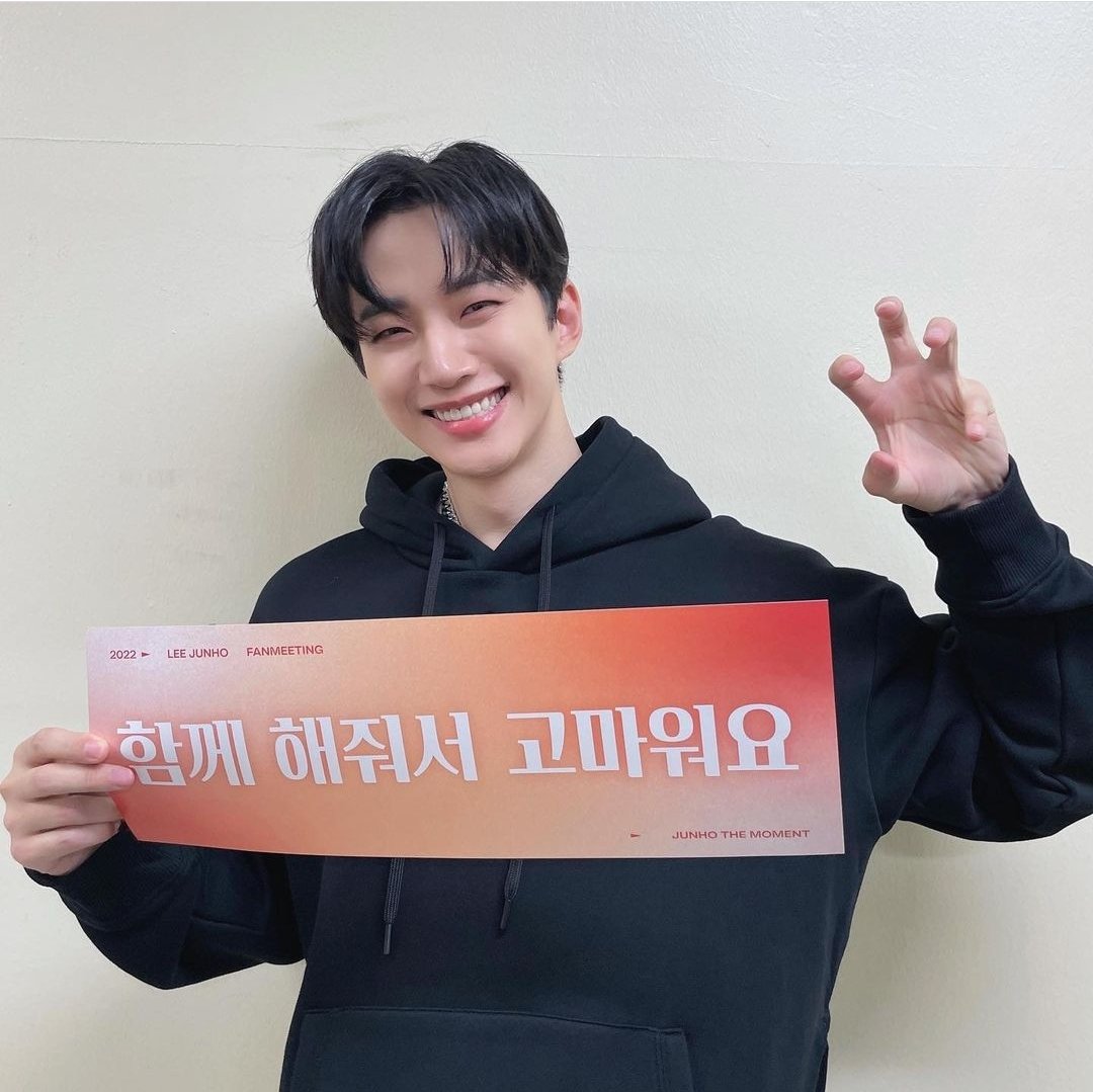 0904walk_2pm's tweet photo. 사랑둥잊생일을축하해
매일매일행복하고더많이웃고더많이즐거운날들이길바래
2022년도너의한해가될거야
#따뜻한준호의계절_생일축하해
#HOT_JUNHO_DAY https://t.co/x4A2jsQA3D