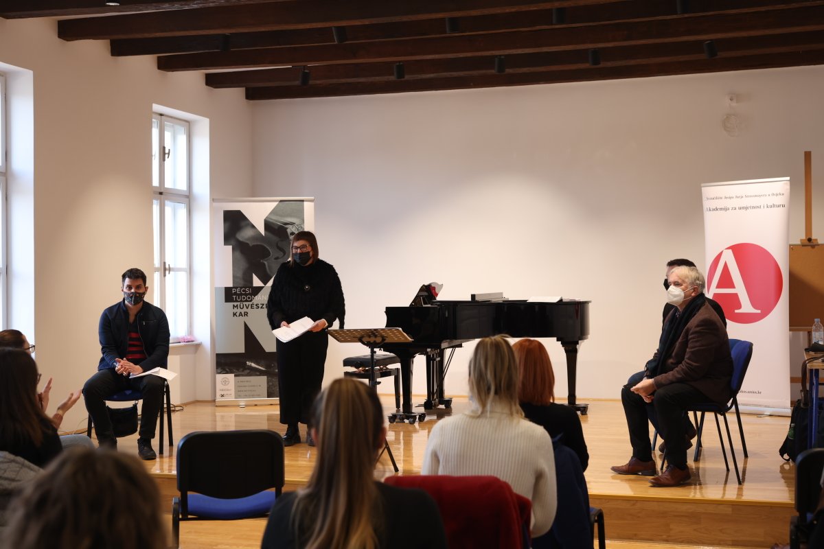 aukos_hr's tweet photo. Danas su započele radionice u sklopu projekta Choir koji je rezultat prekogranične suradnje Akademije i Sveučilišta u Pečuhu. 
AUK - Odsjek za glazbenu umjetnost
#eu #euproject #interregprogram #Hungary #Croatia #osijek https://t.co/22DyGaDqQX