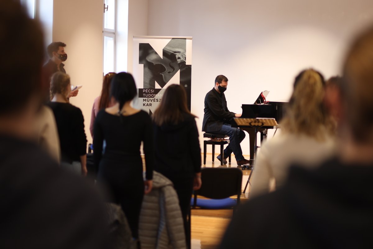 Danas su započele radionice u sklopu projekta Choir koji je rezultat prekogranične suradnje Akademije i Sveučilišta u Pečuhu. 
AUK - Odsjek za glazbenu umjetnost
#eu #euproject #interregprogram #Hungary #Croatia #osijek