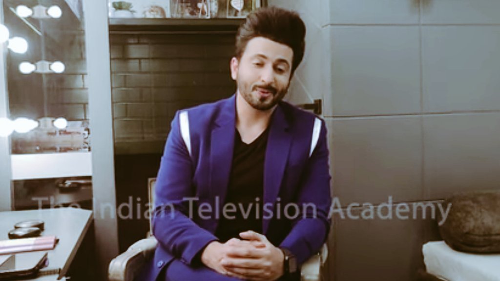 feelwithemotion's tweet photo. DD talking about his crazy female fans 😭💃🏻💃🏻💃🏻
#Dheerajdhoopar #Dhoopian https://t.co/uS5YnA2XSh